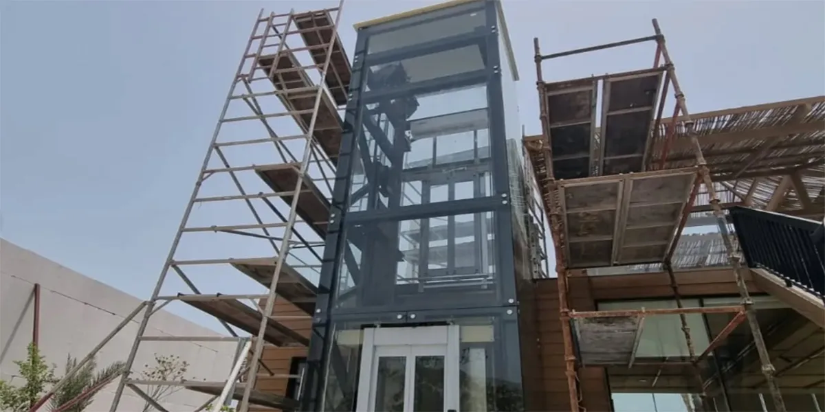External elevator installed on a commercial building in UAE