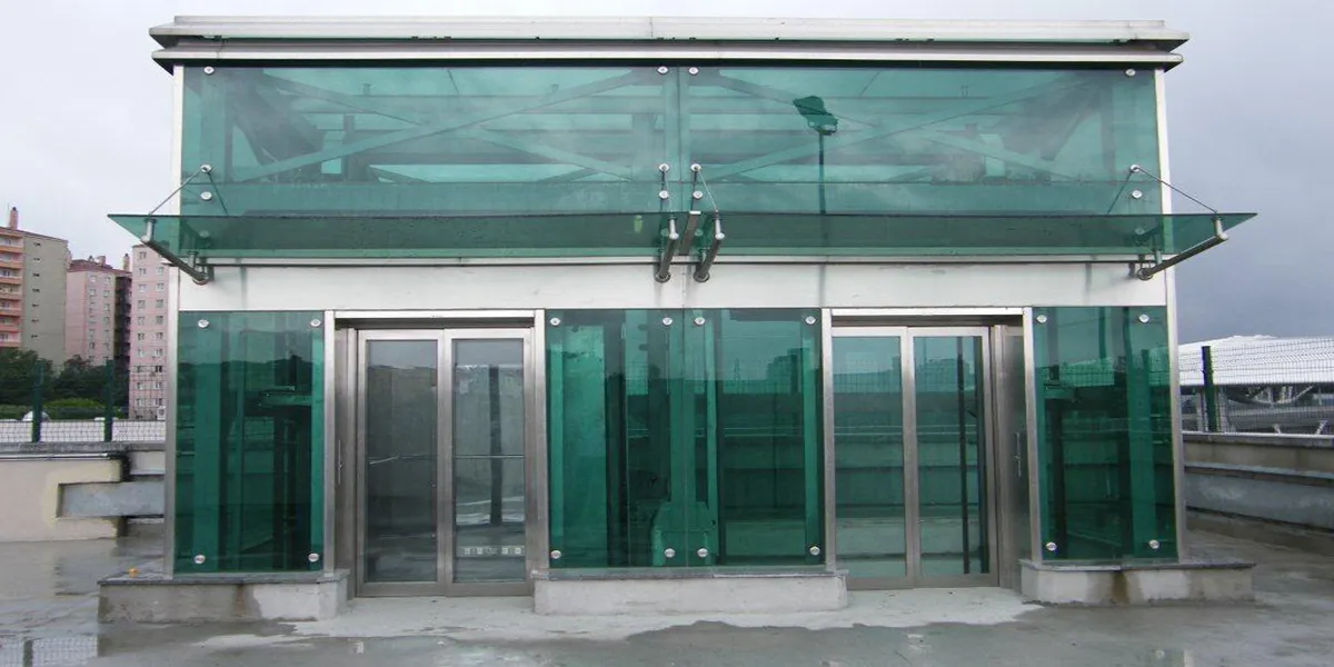 External elevator for multi-story residential building in UAE