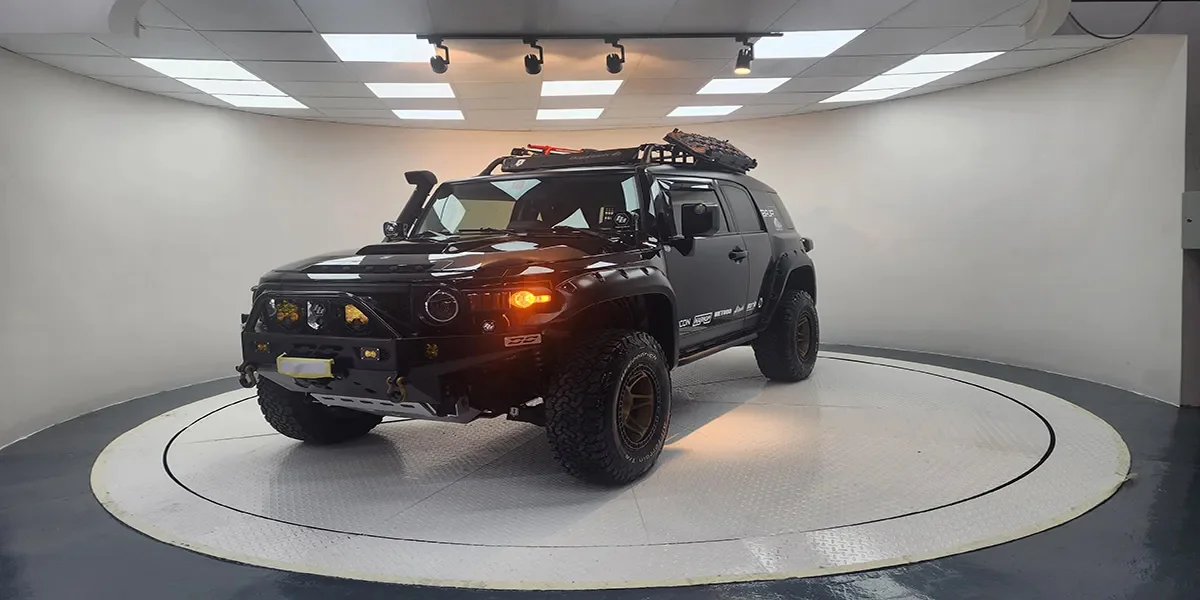 Surface-mount car turntable with tapered ramps