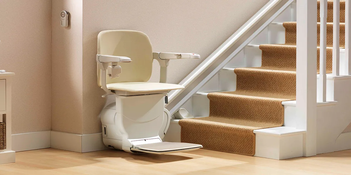 Curved rail stair lift around landing UAE
